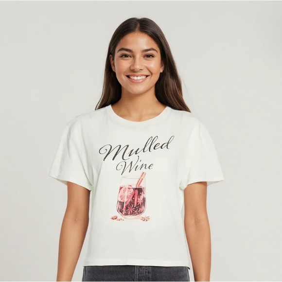 WILDFOX WOMEN’S SHORT SLEEVE LOOSE FIT LIGHTWEIGHT JAMIE MULLED WINE TEE NWT - Picture 2 of 6
